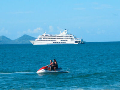 Captain Cook inside lagoon